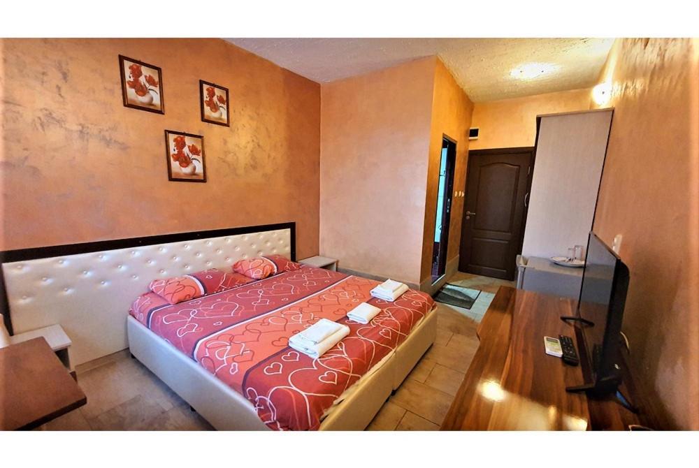 Auberge de jeunesse Хотел Дунав Свищов Extérieur photo